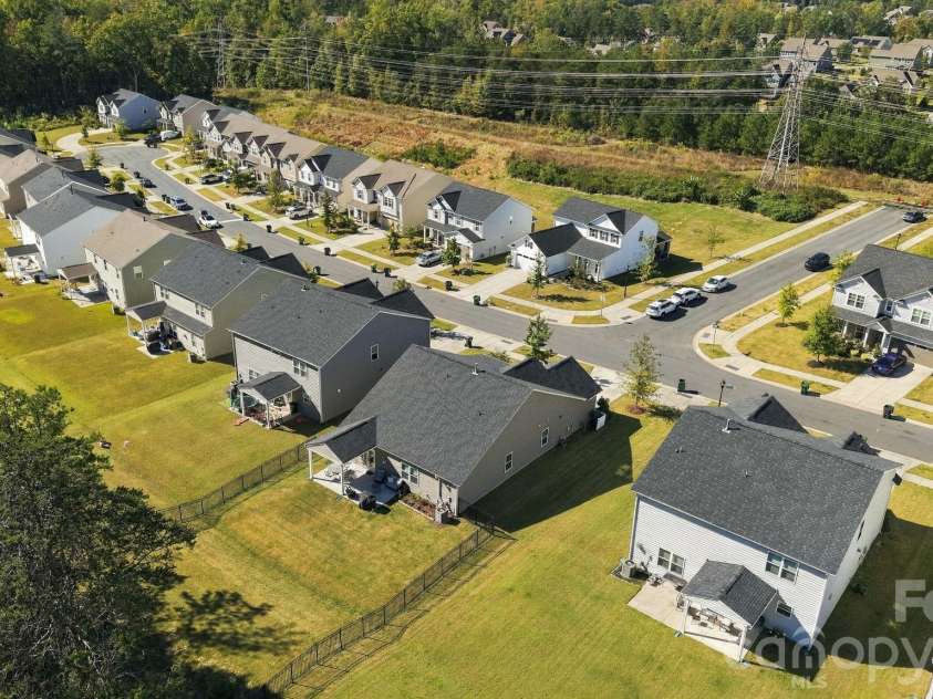 19201 Yellow Birch Drive, Charlotte, NC 28278.  MLS# CAR4436645, YatesRealty ID 58134. 