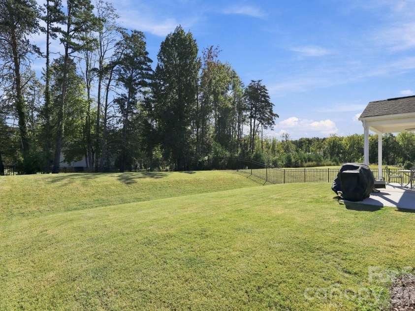 19201 Yellow Birch Drive, Charlotte, NC 28278.  MLS# CAR4436645, YatesRealty ID 58134. Fully Fenced Back Yard