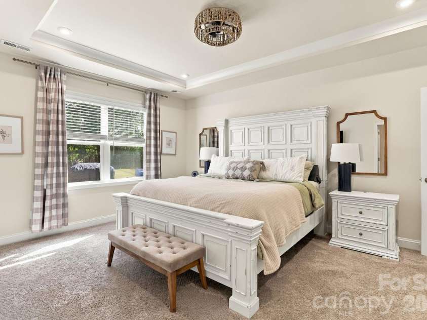 19201 Yellow Birch Drive, Charlotte, NC 28278.  MLS# CAR4436645, YatesRealty ID 58134. Primary bedroom on main!