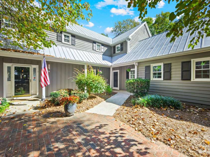 3812 Selwyn Farms Lane, Charlotte, NC 28209.  MLS# CAR4431818, YatesRealty ID 58135. 