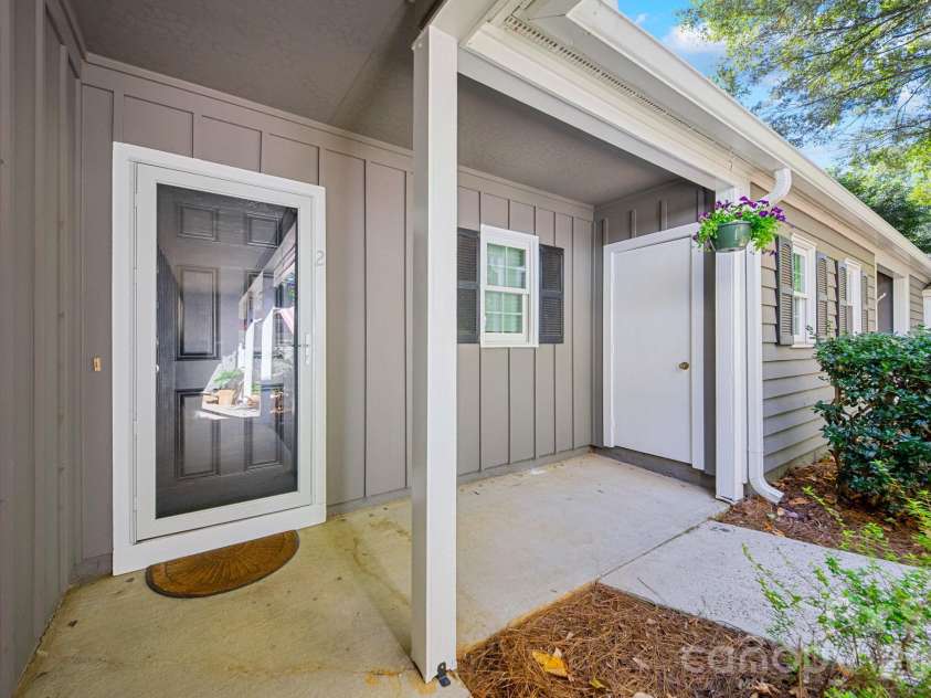 3812 Selwyn Farms Lane, Charlotte, NC 28209.  MLS# CAR4431818, YatesRealty ID 58135. 