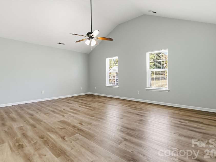 6014 Brookfield Pointe Drive, Charlotte, NC 28216.  MLS# CAR4437180, YatesRealty ID 58136. 