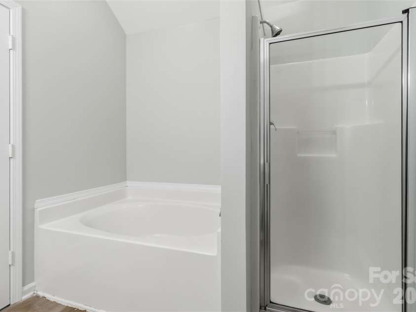 6014 Brookfield Pointe Drive, Charlotte, NC 28216.  MLS# CAR4437180, YatesRealty ID 58136. 
