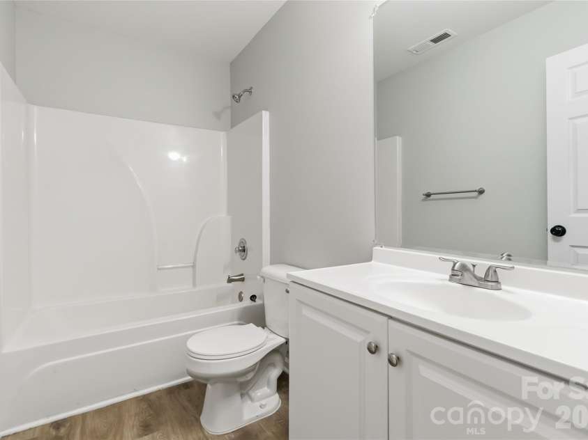 6014 Brookfield Pointe Drive, Charlotte, NC 28216.  MLS# CAR4437180, YatesRealty ID 58136. 