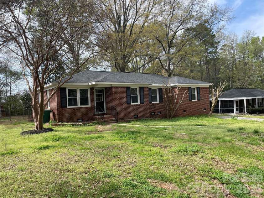 107 Berry Street, Chester, SC 29706.  MLS# CAR4360738, YatesRealty ID 5814. 