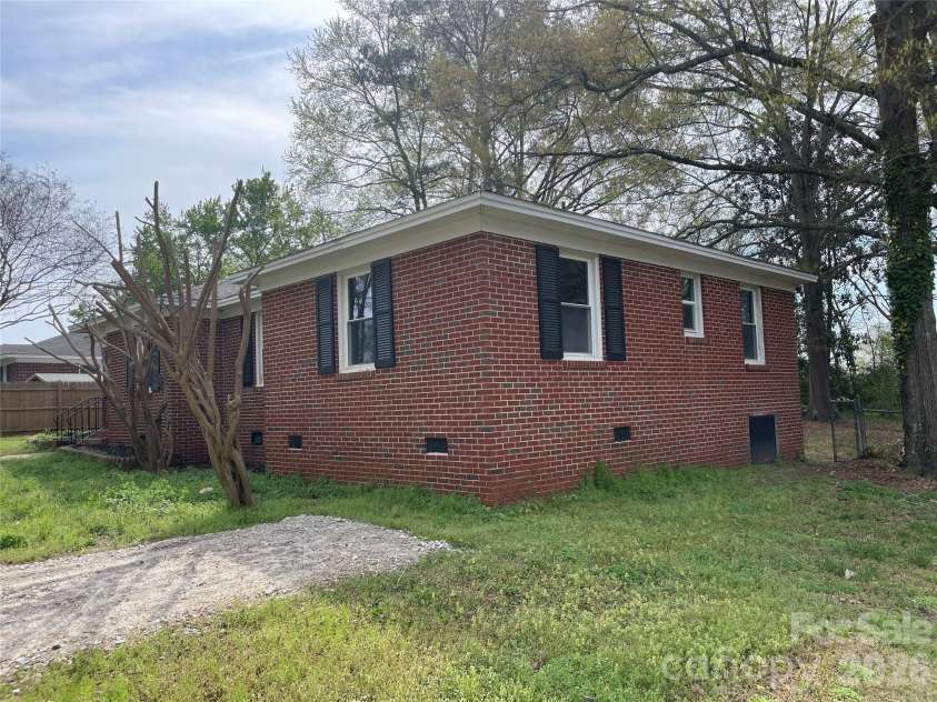 107 Berry Street, Chester, SC 29706.  MLS# CAR4360738, YatesRealty ID 5814. 