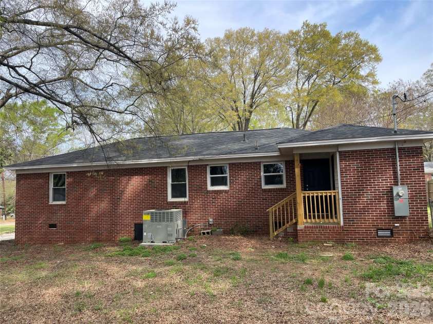 107 Berry Street, Chester, SC 29706.  MLS# CAR4360738, YatesRealty ID 5814. 
