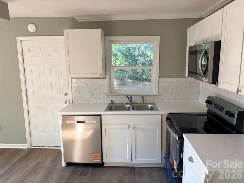 107 Berry Street, Chester, SC 29706.  MLS# CAR4360738, YatesRealty ID 5814. Kitchen 2nd view