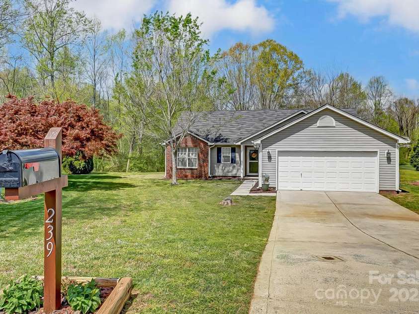 239 Bradford Glyn Drive, Mooresville, NC 28115.  MLS# CAR4243834, YatesRealty ID 5814. 