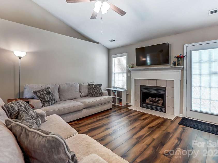 239 Bradford Glyn Drive, Mooresville, NC 28115.  MLS# CAR4243834, YatesRealty ID 5814. 