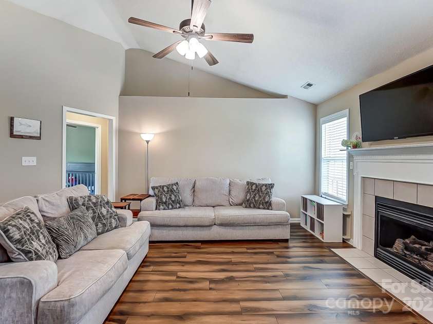 239 Bradford Glyn Drive, Mooresville, NC 28115.  MLS# CAR4243834, YatesRealty ID 5814. 