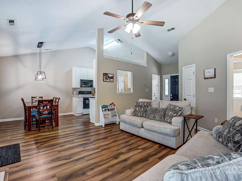 239 Bradford Glyn Drive, Mooresville, NC 28115.  MLS# CAR4243834, YatesRealty ID 5814. 