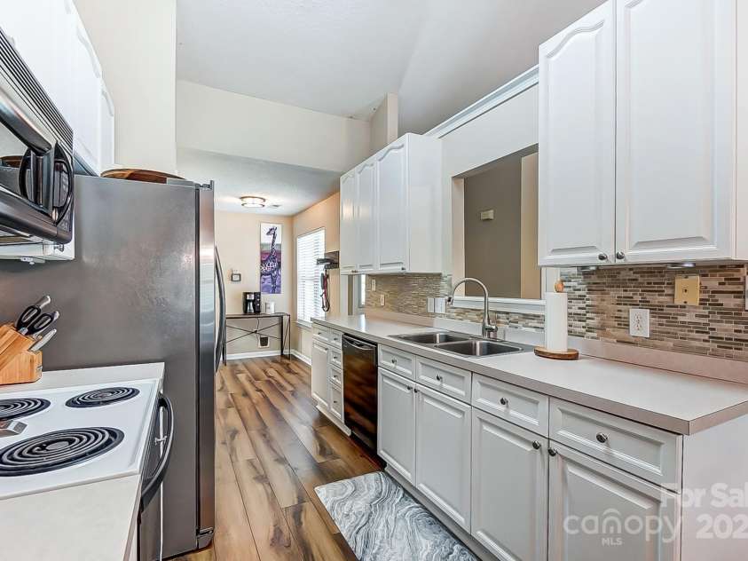 239 Bradford Glyn Drive, Mooresville, NC 28115.  MLS# CAR4243834, YatesRealty ID 5814. 