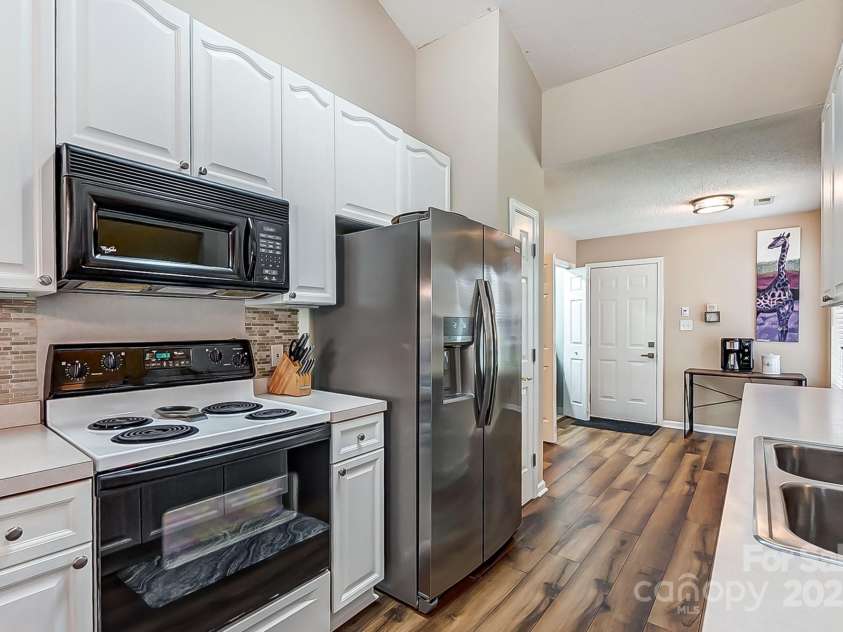 239 Bradford Glyn Drive, Mooresville, NC 28115.  MLS# CAR4243834, YatesRealty ID 5814. 