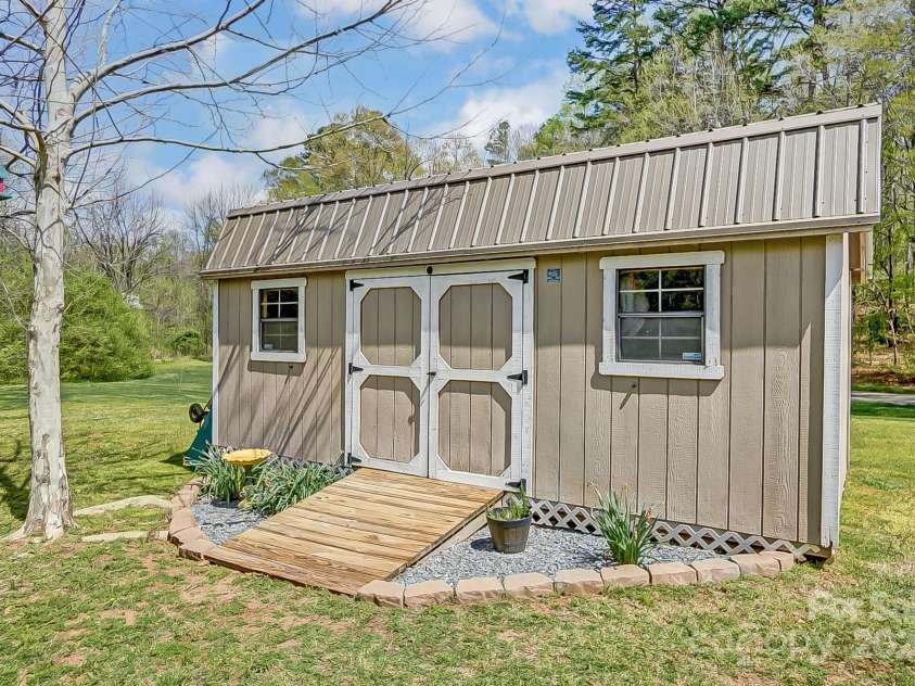 239 Bradford Glyn Drive, Mooresville, NC 28115.  MLS# CAR4243834, YatesRealty ID 5814. 