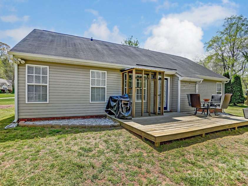 239 Bradford Glyn Drive, Mooresville, NC 28115.  MLS# CAR4243834, YatesRealty ID 5814. 