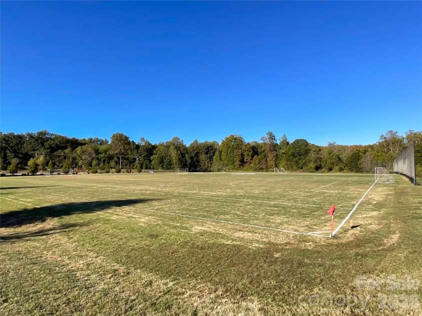 5091 Summer Surprise Lane, Charlotte, NC 28215.  MLS# CAR4437130, YatesRealty ID 58141. 