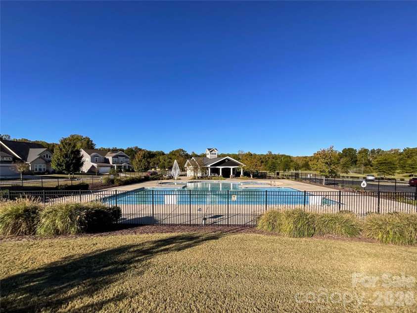 5091 Summer Surprise Lane, Charlotte, NC 28215.  MLS# CAR4437130, YatesRealty ID 58141. 
