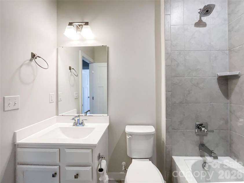 5091 Summer Surprise Lane, Charlotte, NC 28215.  MLS# CAR4437130, YatesRealty ID 58141. 