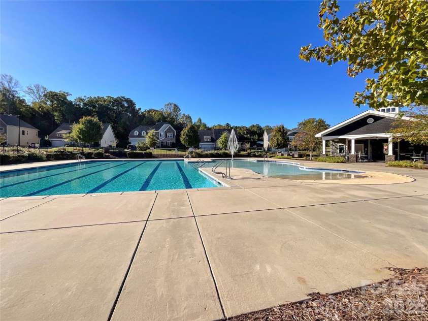 5091 Summer Surprise Lane, Charlotte, NC 28215.  MLS# CAR4437130, YatesRealty ID 58141. Community Pool