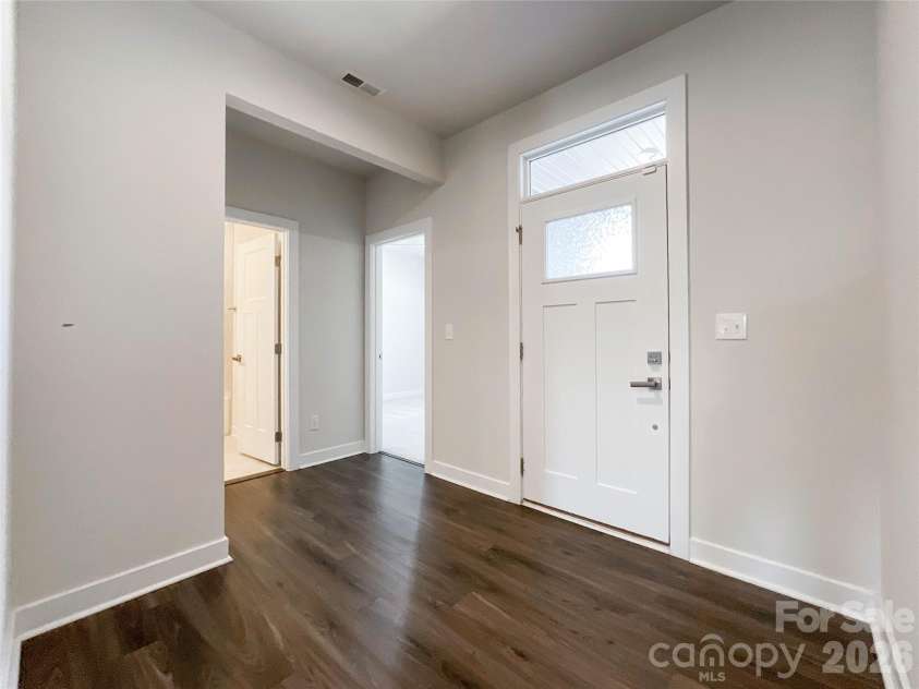 5091 Summer Surprise Lane, Charlotte, NC 28215.  MLS# CAR4437130, YatesRealty ID 58141. Front Entry Foyer