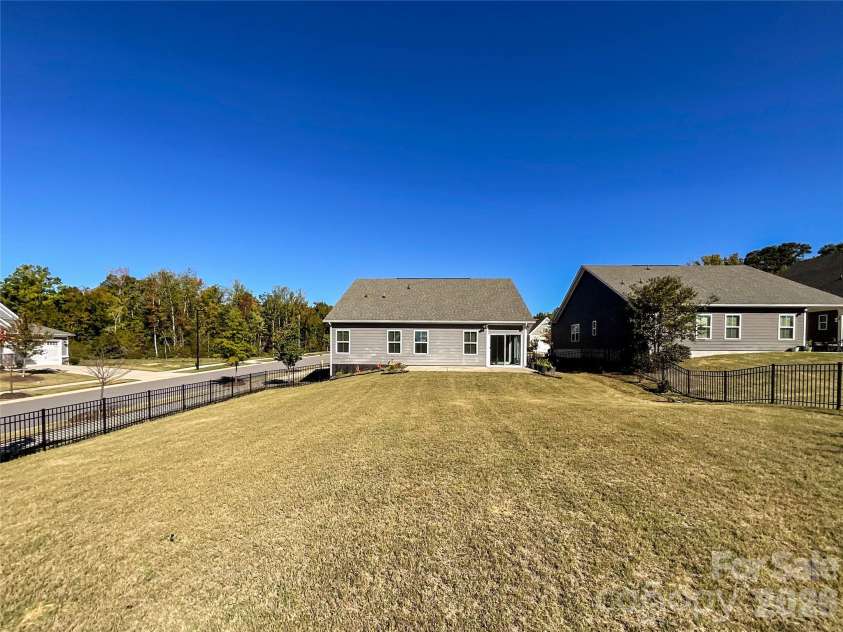 5091 Summer Surprise Lane, Charlotte, NC 28215.  MLS# CAR4437130, YatesRealty ID 58141. Spacious Fenced Backyard