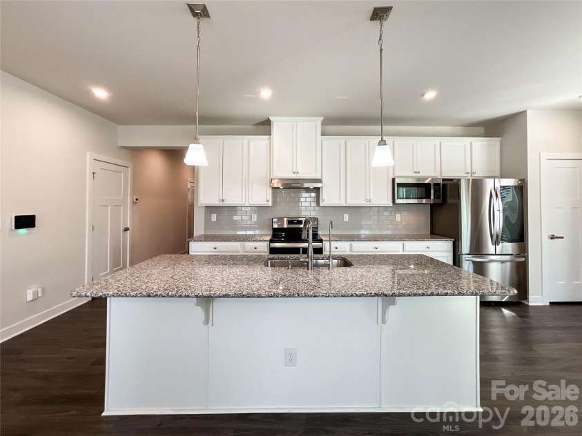 5091 Summer Surprise Lane, Charlotte, NC 28215.  MLS# CAR4437130, YatesRealty ID 58141. Spacious Kitchen with Center Island