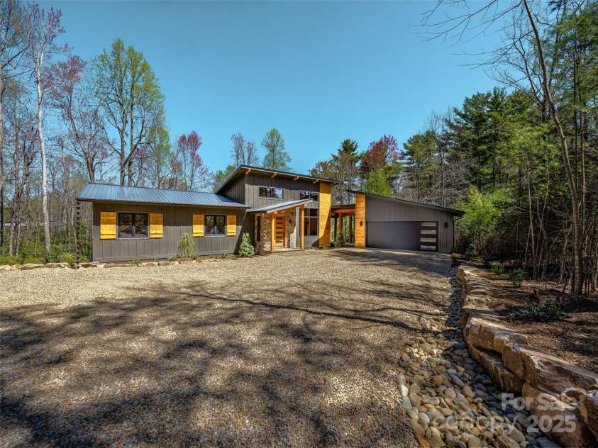 141 Danny Lane, Brevard, NC 28712.  MLS# CAR4193299, YatesRealty ID 5815. 