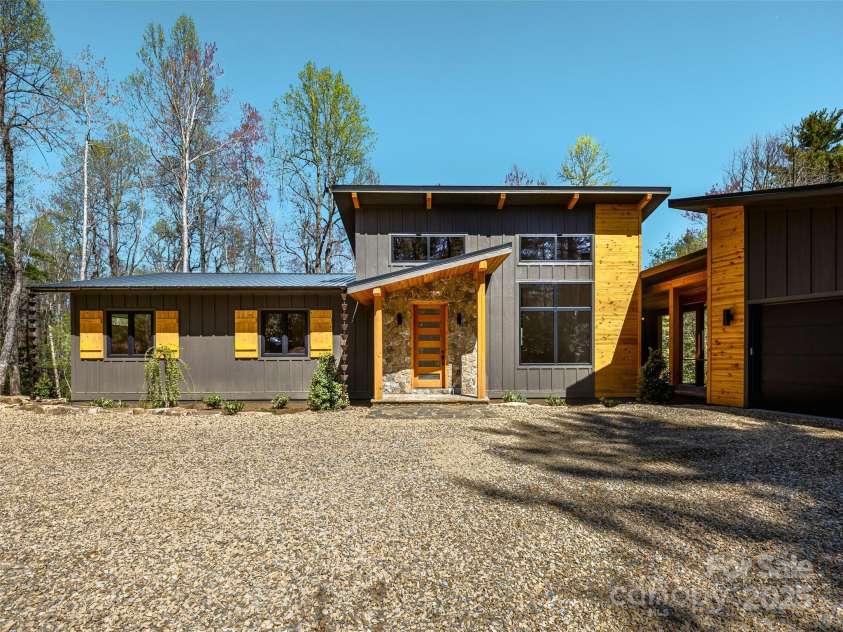 141 Danny Lane, Brevard, NC 28712.  MLS# CAR4193299, YatesRealty ID 5815. 