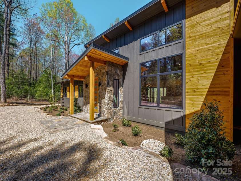 141 Danny Lane, Brevard, NC 28712.  MLS# CAR4193299, YatesRealty ID 5815. 