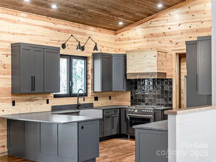 141 Danny Lane, Brevard, NC 28712.  MLS# CAR4193299, YatesRealty ID 5815. 