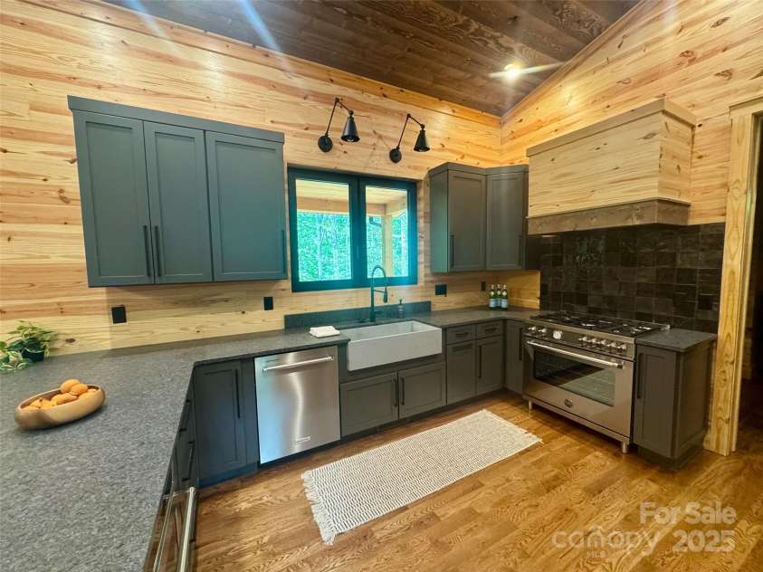 141 Danny Lane, Brevard, NC 28712.  MLS# CAR4193299, YatesRealty ID 5815. 