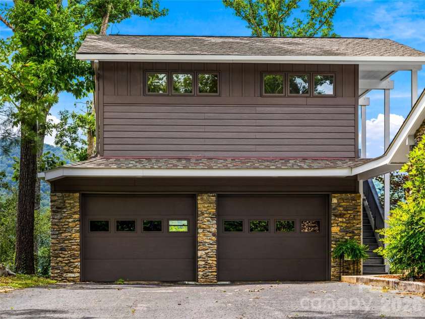 4 Kent Place, Asheville, NC 28804.  MLS# CAR4397133, YatesRealty ID 58155. 