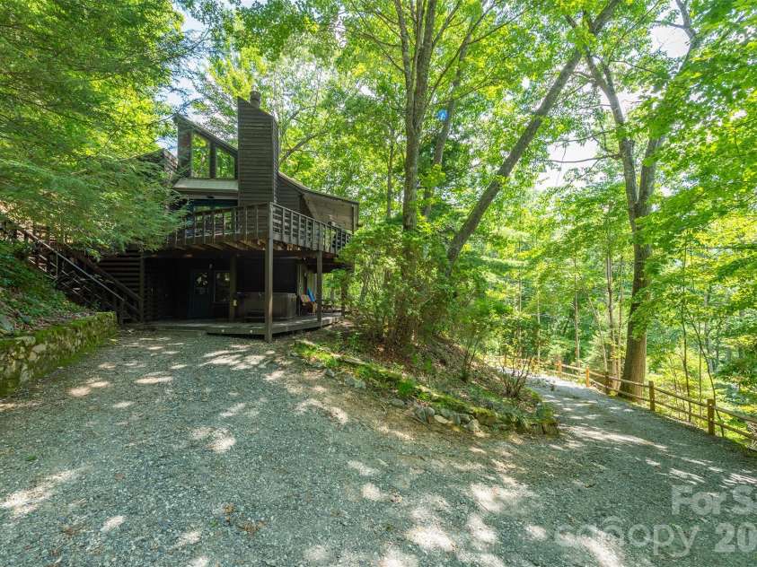 20 Gardenside Road, Mars Hill, NC 28754.  MLS# CAR4436175, YatesRealty ID 58157. 