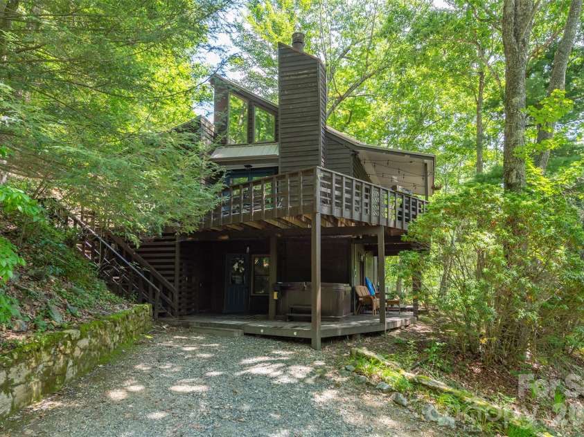 20 Gardenside Road, Mars Hill, NC 28754.  MLS# CAR4436175, YatesRealty ID 58157. 