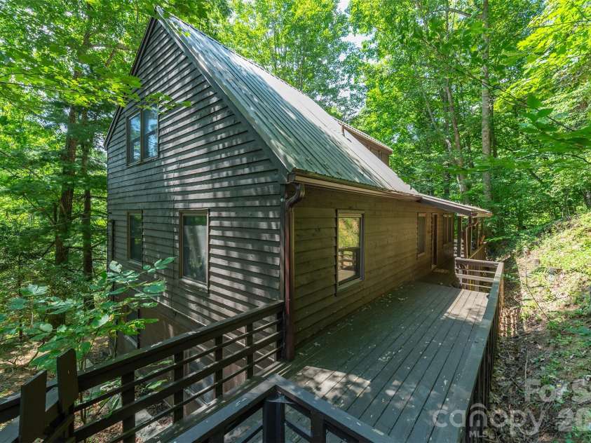 20 Gardenside Road, Mars Hill, NC 28754.  MLS# CAR4436175, YatesRealty ID 58157. 