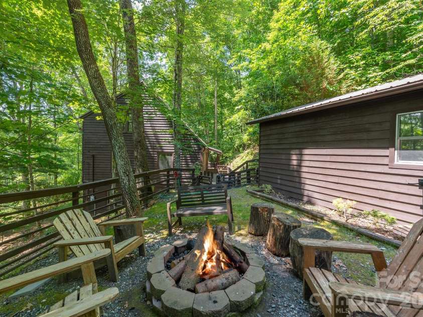 20 Gardenside Road, Mars Hill, NC 28754.  MLS# CAR4436175, YatesRealty ID 58157. 