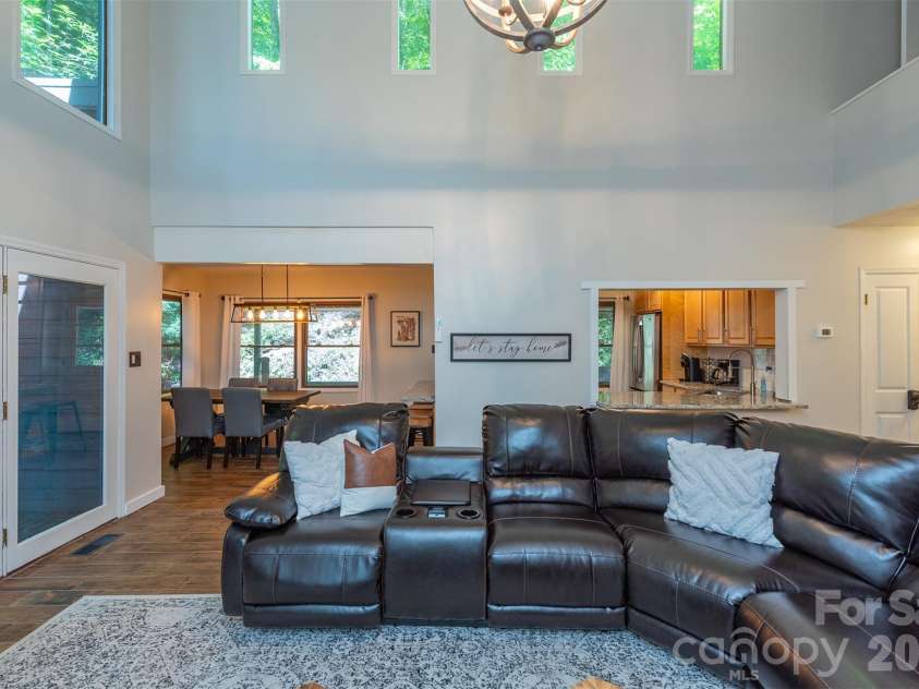 20 Gardenside Road, Mars Hill, NC 28754.  MLS# CAR4436175, YatesRealty ID 58157. 