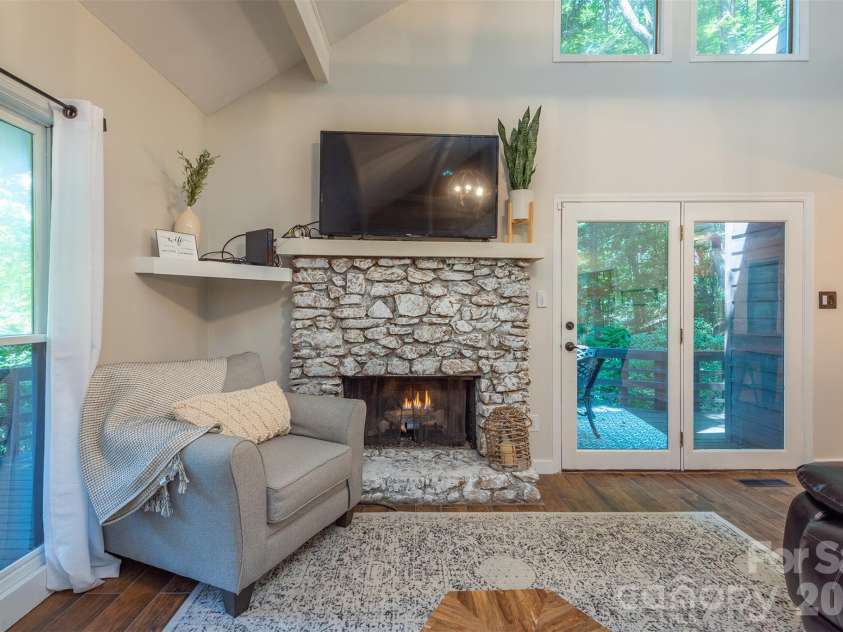 20 Gardenside Road, Mars Hill, NC 28754.  MLS# CAR4436175, YatesRealty ID 58157. 