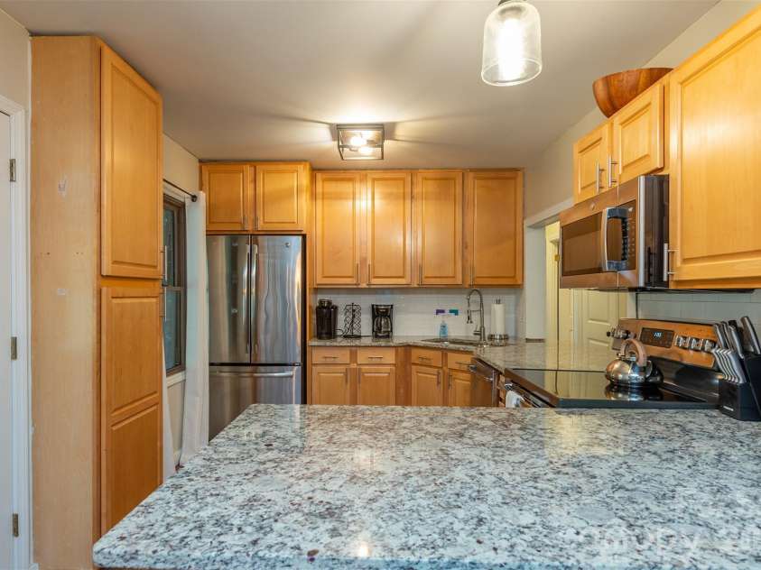 20 Gardenside Road, Mars Hill, NC 28754.  MLS# CAR4436175, YatesRealty ID 58157. 