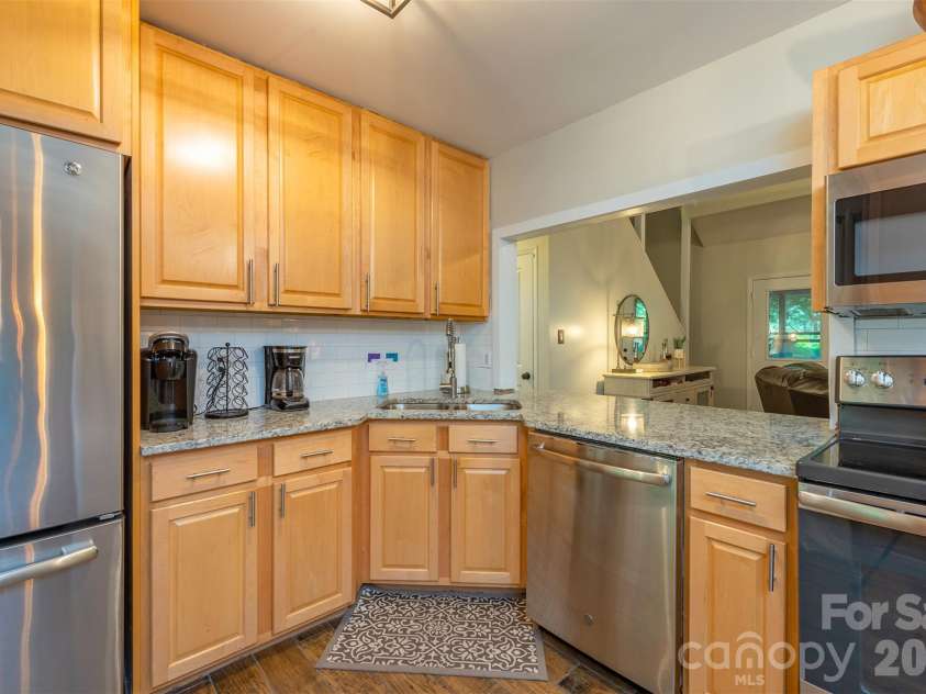 20 Gardenside Road, Mars Hill, NC 28754.  MLS# CAR4436175, YatesRealty ID 58157. 