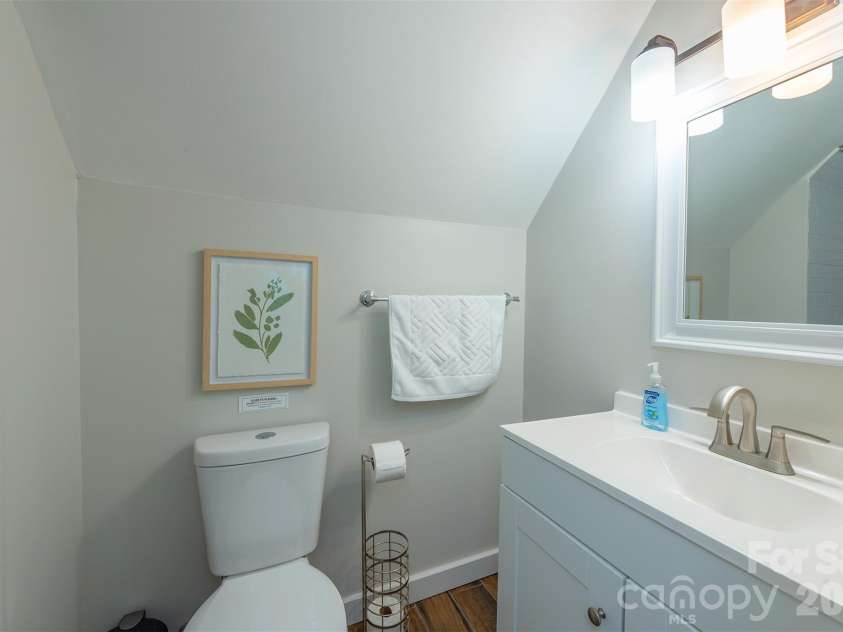 20 Gardenside Road, Mars Hill, NC 28754.  MLS# CAR4436175, YatesRealty ID 58157. 