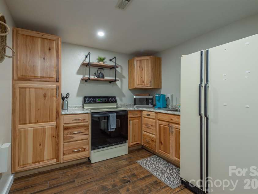 20 Gardenside Road, Mars Hill, NC 28754.  MLS# CAR4436175, YatesRealty ID 58157. 