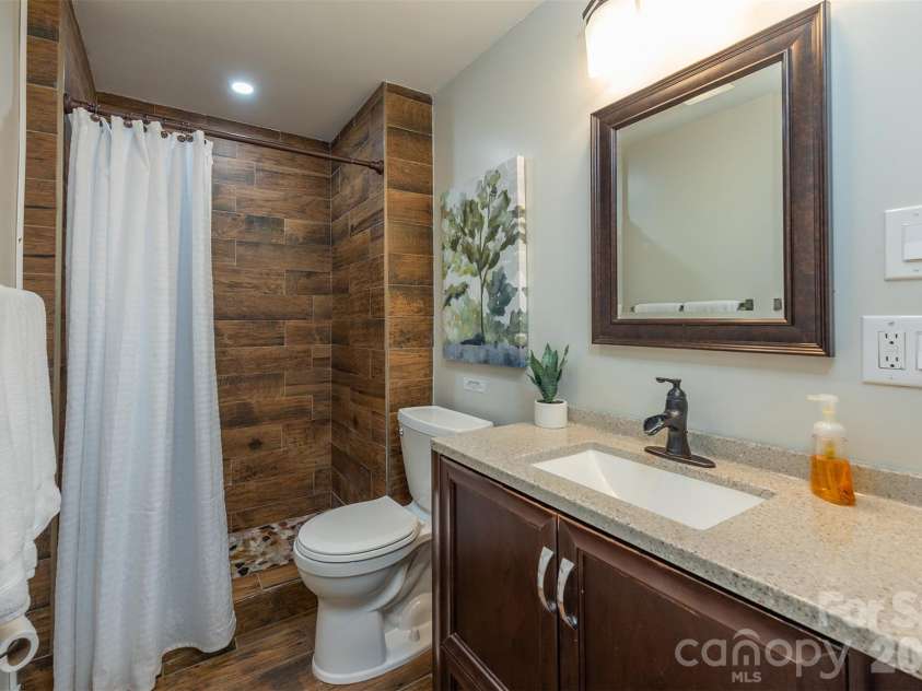 20 Gardenside Road, Mars Hill, NC 28754.  MLS# CAR4436175, YatesRealty ID 58157. 