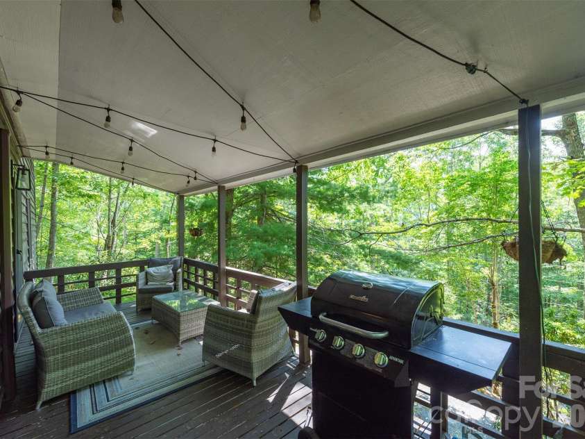 20 Gardenside Road, Mars Hill, NC 28754.  MLS# CAR4436175, YatesRealty ID 58157. 