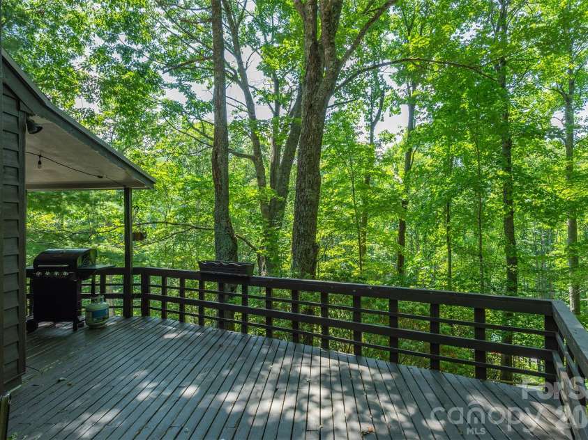 20 Gardenside Road, Mars Hill, NC 28754.  MLS# CAR4436175, YatesRealty ID 58157. 