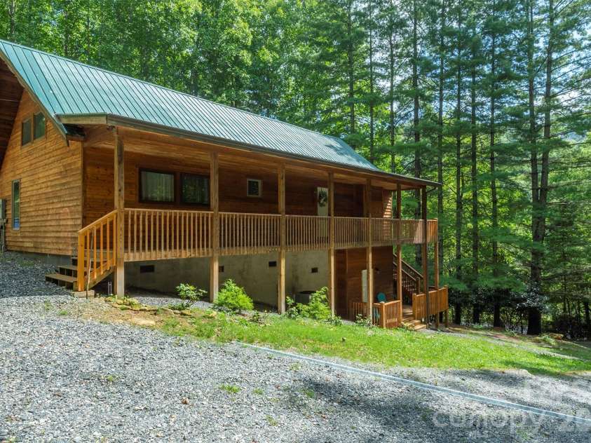 32 Thrash Lane, Mars Hill, NC 28754.  MLS# CAR4436157, YatesRealty ID 58158. 