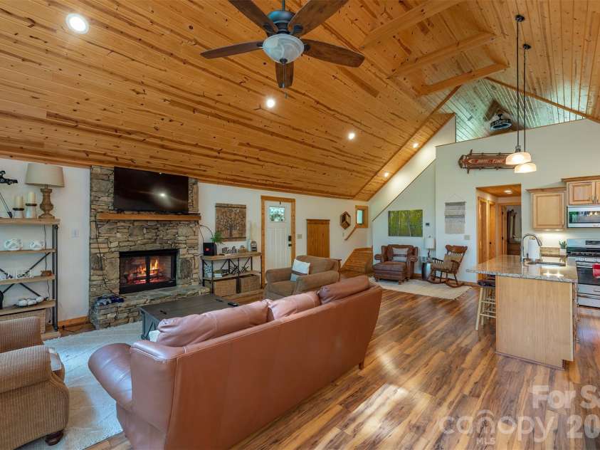 32 Thrash Lane, Mars Hill, NC 28754.  MLS# CAR4436157, YatesRealty ID 58158. 