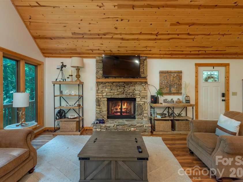 32 Thrash Lane, Mars Hill, NC 28754.  MLS# CAR4436157, YatesRealty ID 58158. 