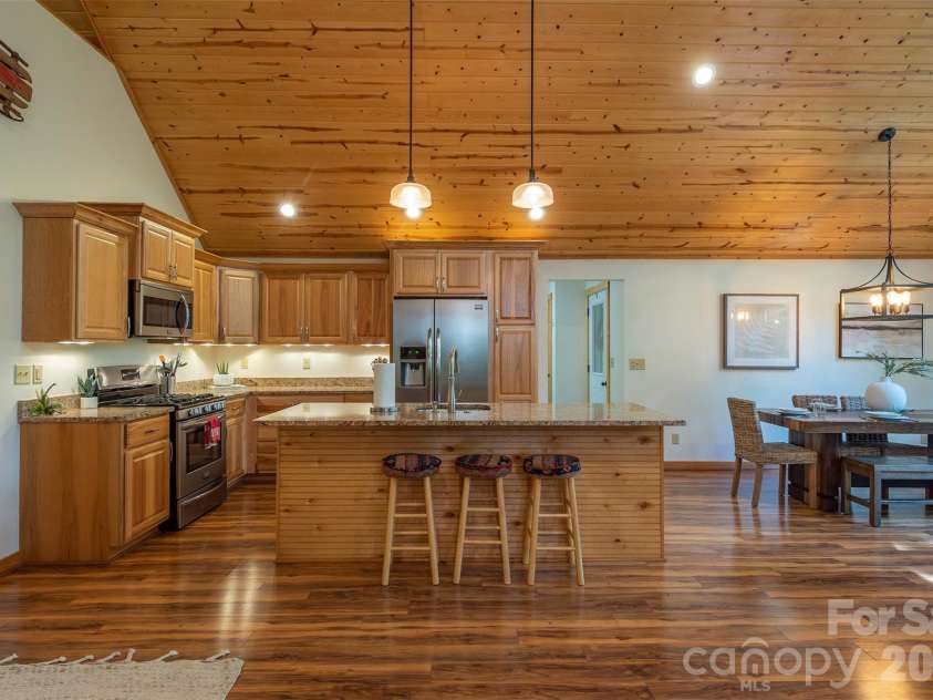 32 Thrash Lane, Mars Hill, NC 28754.  MLS# CAR4436157, YatesRealty ID 58158. 